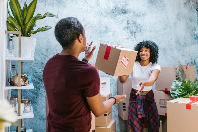 Hiring Movers Or Doing It Yourself? Pros and Cons of Both