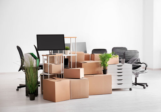 How to Transport office furniture and Set Up Your New Workspace in Riyadh