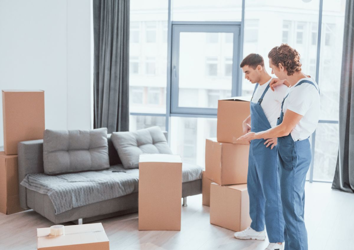 10 Signs You Need Professional Movers